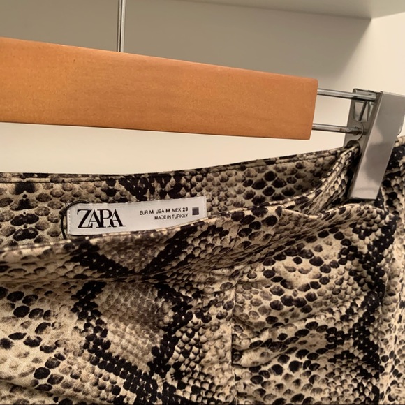 ZARA Women’s Snakeskin Mini Skirt - Picture 2 of 3